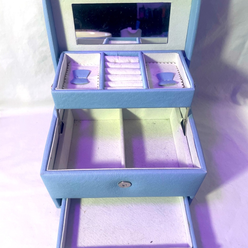 Cheri Jewelry Box Portable for Women Small With Magnetic Latch And Handle